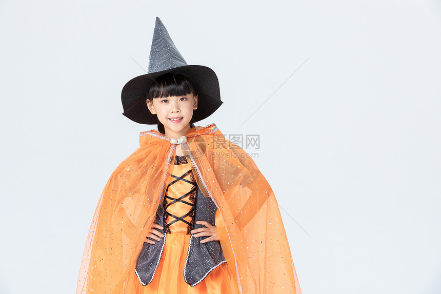 可爱小女孩万圣节女巫打扮图片
