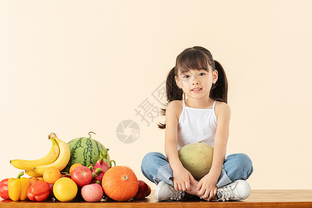 小姑娘抱醋坛子小女孩抱着哈密瓜背景