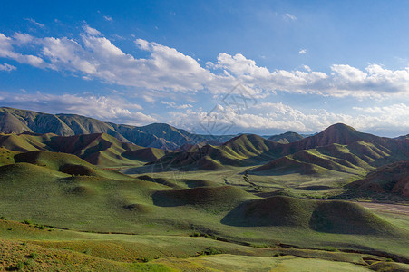 山野偷腥素材新疆山野航拍风光草原蓝天白云背景