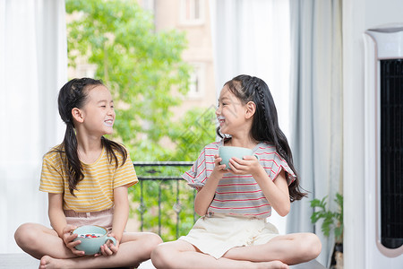 儿童酸奶小闺蜜喝酸奶背景