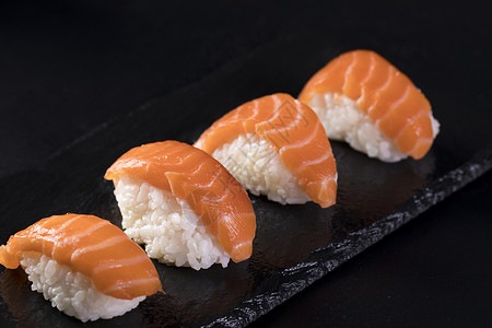三文鱼刺身寿司图片