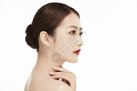 侧面的女性面部美容护肤保养特写背景