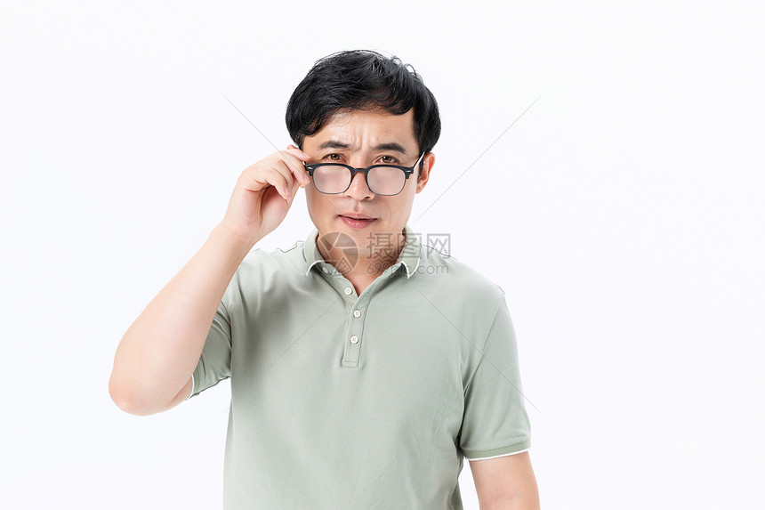 中年男性戴眼镜图片