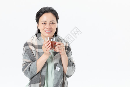 按时服药中年女性感冒喝药背景