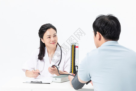 医生给病人量血压图片