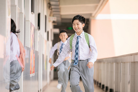 走廊迟到小学生教室走廊奔跑背景