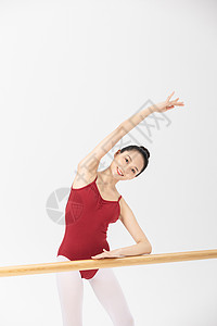 年轻美女芭蕾舞动作背景图片