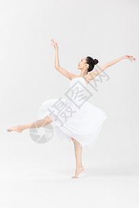 青年美女跳芭蕾舞背景图片