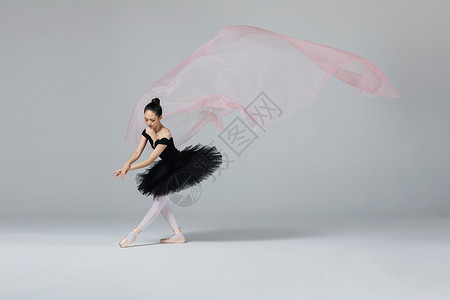 青年女性芭蕾舞丝带背景图片