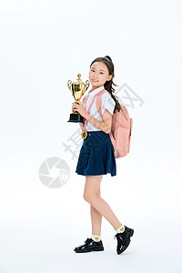 女生获得奖牌小女孩拿着奖杯背景