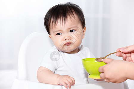 喂食宝宝背景图片