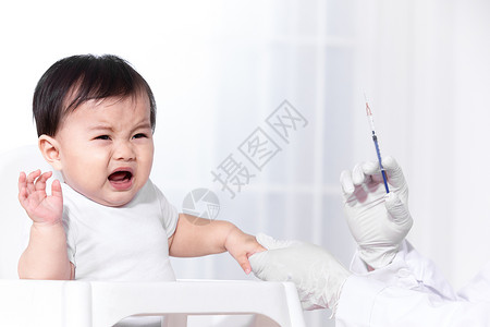 婴儿打针等着打针宝宝高清图片