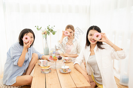 甜甜圈组图居家闺蜜一起喝下午茶背景