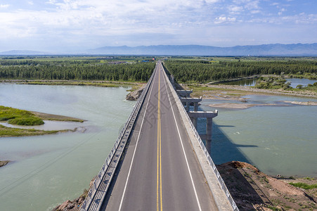 路面俯视图航拍伊犁河大桥背景