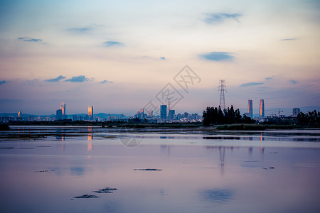 云南昆明夕阳落日晚霞城市湖泊背景图片