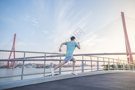 亚洲人健康男性户外跑步冲刺背景