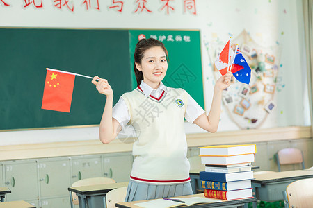 清新美女大学生手拿国旗图片
