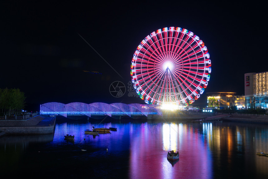 青岛城市风光摩天轮夜景图片