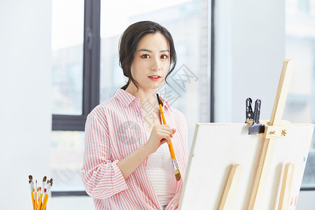 年轻女画家艺术女画家绘画水彩背景