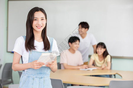 大学生学习交流交谈图片