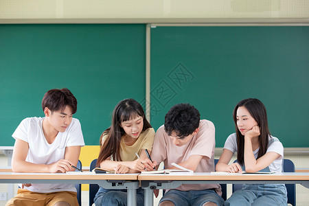 大学生上课教室学习图片