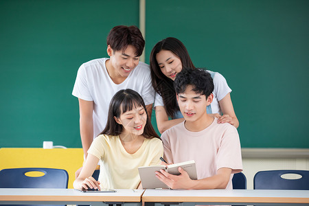 大学生上课教室学习图片