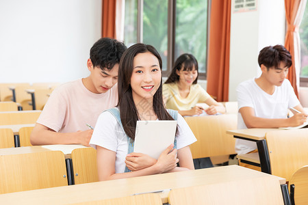 大学生上课学习学校高清图片素材