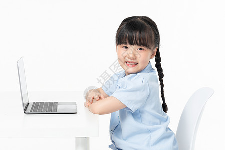编程班小女孩使用电脑学习背景