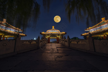 圆柱子中秋节的北京背景
