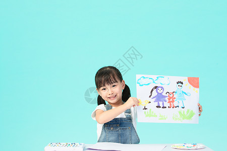 可爱的涂鸦小女孩展示绘画作品背景