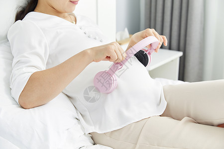 胎教培训孕妇给宝宝听音乐背景