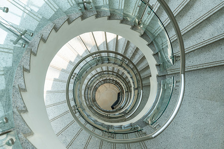 湖北经济学院漂亮的旋转楼梯高清图片