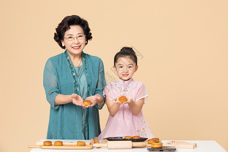 女孩过中秋祖孙二人做月饼背景