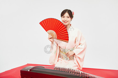 日本扇和服美女拿红扇子弹古筝背景