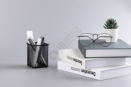 书和眼镜办公文具背景