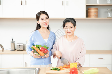 母女厨房切菜背景图片