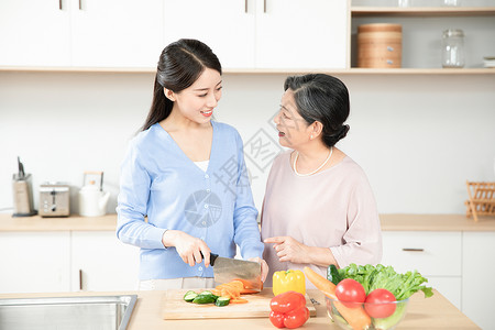 母女做饭母女厨房切菜背景