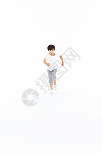 男孩奔跑形象图片