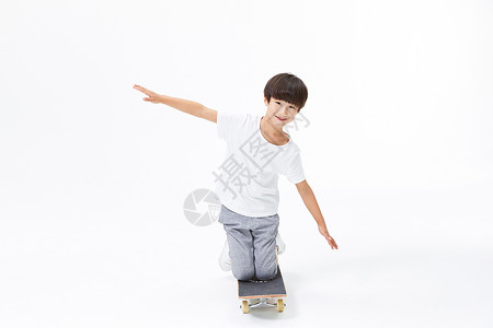 滑板少年图片