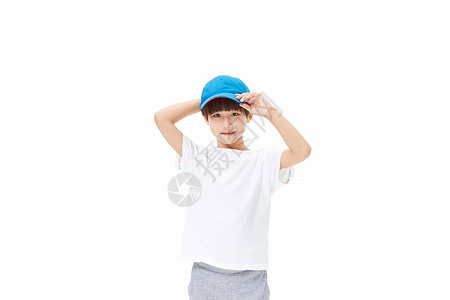 男孩戴棒球帽背景图片