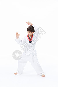 小男孩练跆拳道高清图片