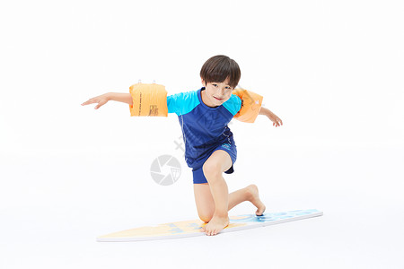 男孩玩冲浪板背景图片