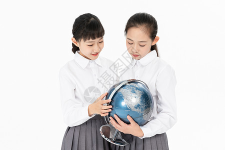 初中生同学拿地球仪背景图片