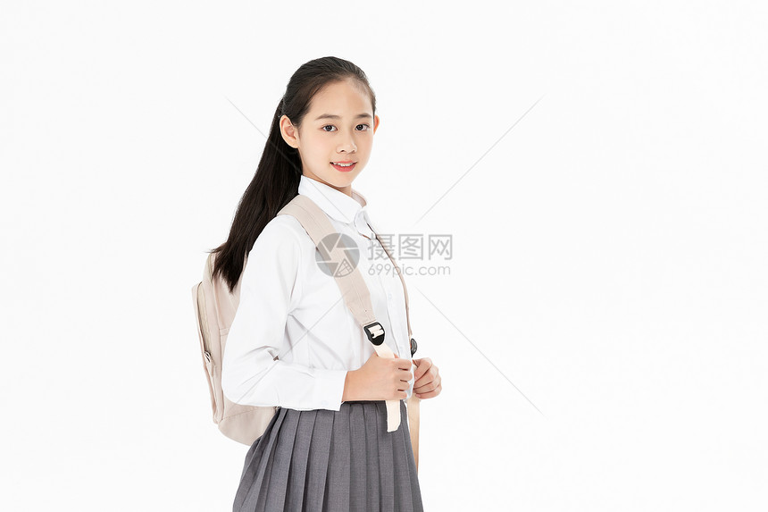 中学生女孩背着书包图片