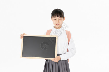 中学生女孩拿写字板图片