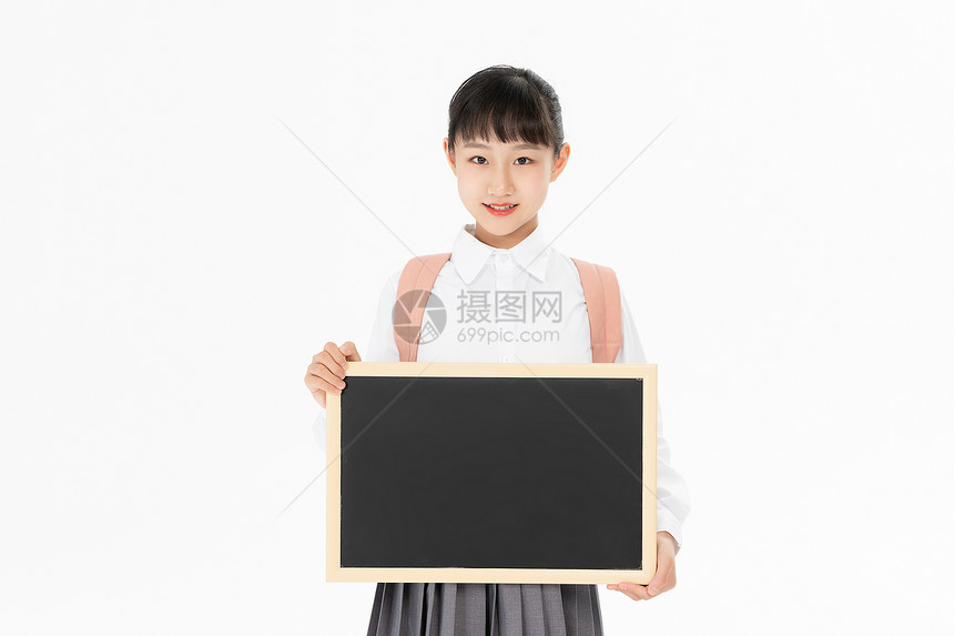 中学生女孩拿写字板图片