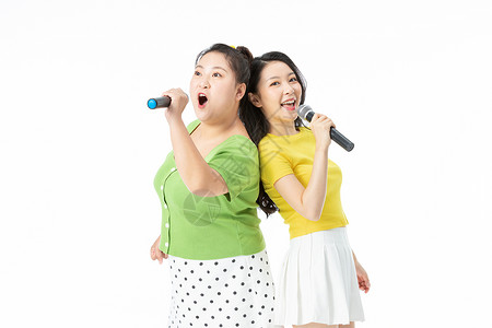 胖瘦姐妹一起唱歌图片