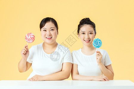 胖瘦姐妹和棒棒糖背景图片