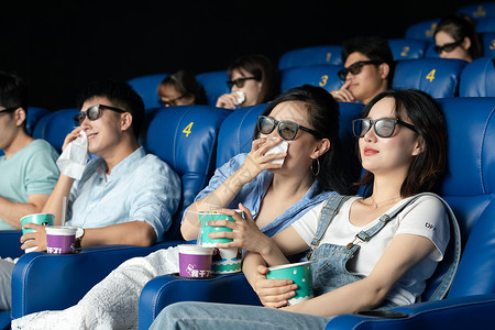 中国第一家电影院朋友在电影院看悲伤电影背景