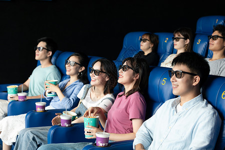 电影美女看3D电影的青年们背景